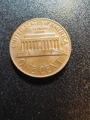 1966 Lincoln Penny No Mint Mark. Error. Raised Elongated Cud On Reverse. Rare - Image 1 of 3