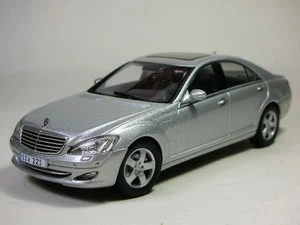 AutoArt 1/43 Mercedes-Benz W221-S Series sedan die-cast model Benz original box - Picture 1 of 5
