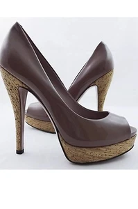 GUCCI SHOES BEIGE PATENT LEATHER PLATFORM CLASSIC PUMPS SIZE 9.5 US 39.5 $650 - Picture 1 of 4