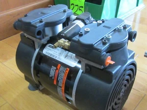 GAST 71R545-P251-D401X ROCKING PISTON VACUUM PUMP 1/2HP! MINT & COOL! - Picture 1 of 6