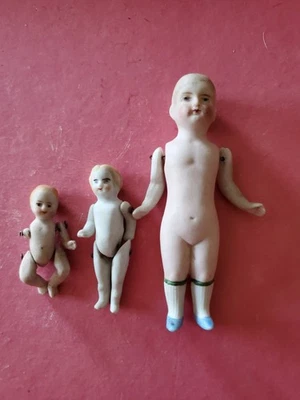 3 милые маленькие антикварные немецкие миниатюрные полностью неглазурованные куклы-пенни 1,75–4 дюйма - Изображение 1 из 4