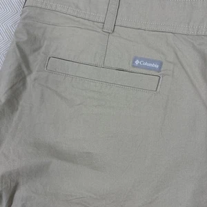 NWT Columbia Men's 40x8 Archer Mountain Outdoors Beige Chino Shorts Flat Front - Picture 1 of 9