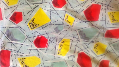 TISSU DESIGN 1950 VINTAGE A MOTIF GRAPHIQUE rouge,jaune,vert sur fond vert d'eau - Photo 1/4