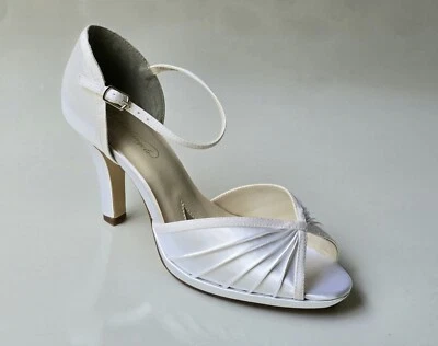 David's Bridal Michaelangelo white satin pumps wedding bridal shoes 'Gisele' - Image 1 of 4