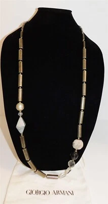 Colar longo de resina com miçangas Giorgio Armani deslumbrante - Imagem 1 de 4