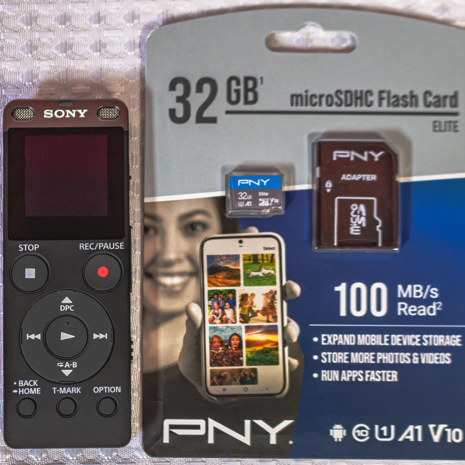 PAQUETE - Grabadora de voz digital Sony ICD-UX560 + Adaptador de tarjeta microSD PNY 32 GB Foto 1 de 4