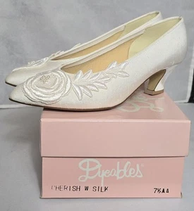 Women's VTG Dyeables Brand Wedding Shoes "Cherish" w/Box Ivory Size 7.5AA - Picture 1 of 11
