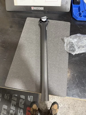 ¡NUEVO! Tija de sillín de carbono Specialized Roval Control SL 30,9 x 415 mm x 4 mm desplazada Foto 1 de 4