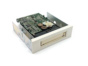 Seagate SCSI Internal Tape Drive CTT8000R-S / CTT8000I-S CTT8000 & 5.25” Caddy - Afbeelding 1 van 4