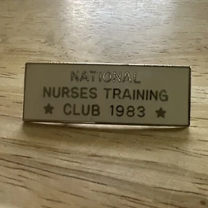 Spilla da bavero vintage CLUB NAZIONALE DI FORMAZIONE INFERMIERI 1983 - Foto 1 di 8