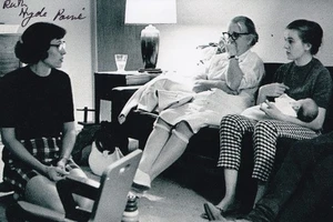 Foto firmata Ruth Hyde Paine 4x6 Dealey Plaza JFK Assassinio Marina Oswald - Foto 1 di 2