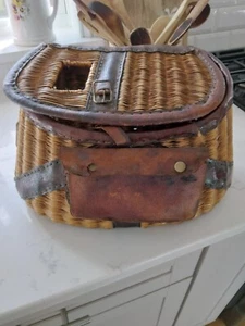 Vintage leather/wood fishing creel. Shoulder strap - Picture 1 of 10
