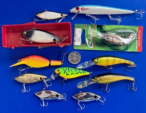 VINTAGE SET 11 CRANKBAITS BAUMWOLLE CORDELL BARSCH ANGELKÖDER SPOT WALLY TAUCHER - Bild 1 von 8