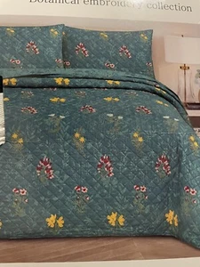 Abby Park Vintage Botanical Embroidery Collection 3PC King Quilt Set Reversible - Picture 1 of 8
