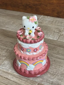 Blue Sky Clayworks Hello Kitty Tiered Kuchen Keramik Keksdose - Rosa und Regenbogen - Bild 1 von 8