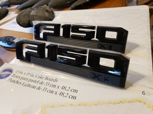 2015-20 F150 XL fender badges in gloss BLACK - Bild 1 von 1