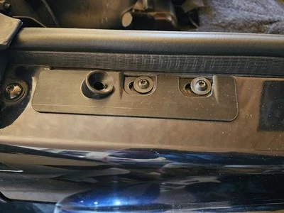 Estabilizador exterior a tapa Catch Bodyside 4815802AB 4815803AB Plymouth Prowler  Foto 1 de 4