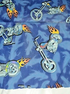 Tessuto Fiamme Moto Blu 100% Cotone 2004 VIP Cranston 43 x18" o 1/2 yd  - Foto 1 di 4