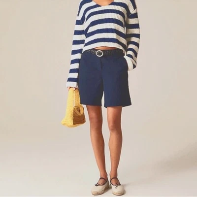 Pantalón corto chino J.Crew 7" Heritage en azul marino 2 Foto 1 de 4