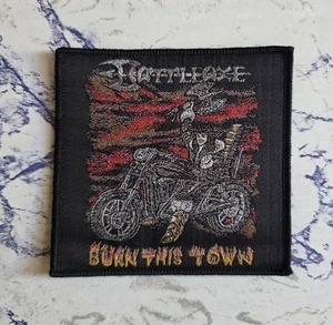 Parche tejido Battleaxe Burn This Town borde negro - Imagen 1 de 1