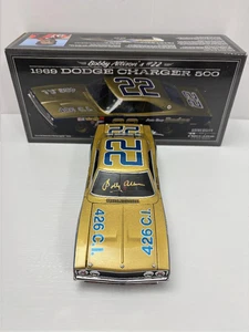SIGNIERT BOBBY ALLISON #22 1969 DODGE CHARGER 500 HANDSIGNIERT 1/24 AUTO - Bild 1 von 4