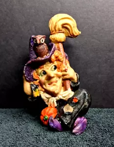 Estatuilla de decoración de Halloween de bruja de resina de colección Spooky Creepy K's Collection 5" - Imagen 1 de 6