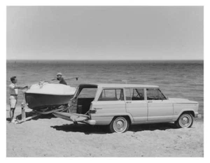 Jeep Wagoneer SJ 1963-1965 4 ruedas motrices foto de prensa de fábrica 0002 - Imagen 1 de 1