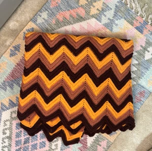Vintage Chevron Handmade Crochet Retro Zig Zag Afghan Throw/Blanket 4ftx5ft EUC - Picture 1 of 2
