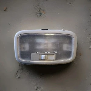 2003-05 Kia Rio Gray Front/Rear Overhead Center Map Dome Light OEM Used - Bild 1 von 8