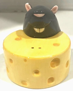 Gray Mouse Cheese Wedge Magnetic Salt Pepper Shaker Set Kitchen *Read* - Picture 1 of 8