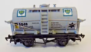 BP GREY TANK WAGON No.5049 OO GAUGE BY MAINLINE - Picture 1 of 5
