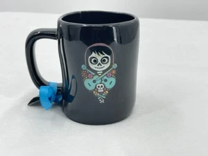 Rae Dunn Disney Pixar Tasse schwarz doppelseitig Coco Miguel Familie Tag der Toten - Bild 1 von 7