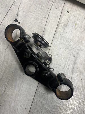 Yamaha FZ6R 2009-2017 10 11 12 13 14 15 16 17 árbol triple inferior inferior OEM Foto 1 de 4