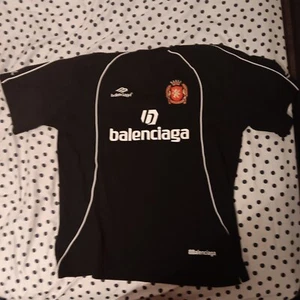 balenciaga jeresy - Picture 1 of 4