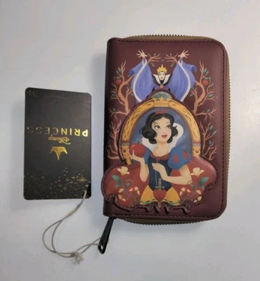 NUEVO Loungefly Disney Blancanieves y Reina Malvada Fantasía Cremallera Cartera Veneno Manzana Foto 1 de 4