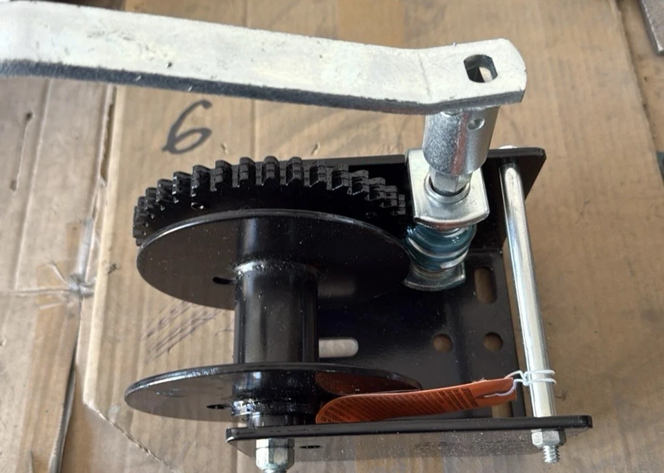 DUTTON-LAINSON COMPANY DUTTON-LAINSON WG2000 Gear Winch,Worm Gear,2000 lb. 33UD43 (Open Box)