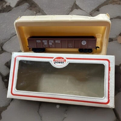 Model Power HO Scale 36' 2 Bay Open Hopper Freight Train Car Pennsylvania 357621 - Image 1 of 4
