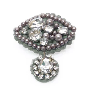 Broche tricot idée cadeau gris argenté perles imit. culture tricot strass blancs