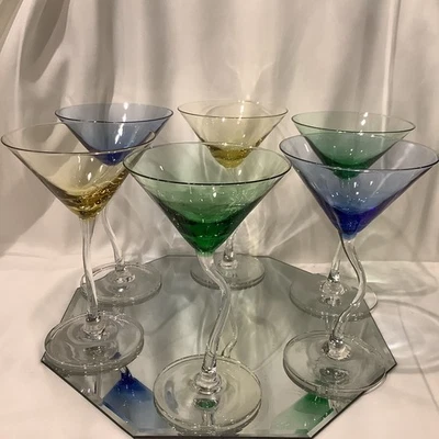 "Juego de 6 vasos Martini de 7,5"" de alto de vástago ondulado elegante color verde azul amarillo" Foto 1 de 4