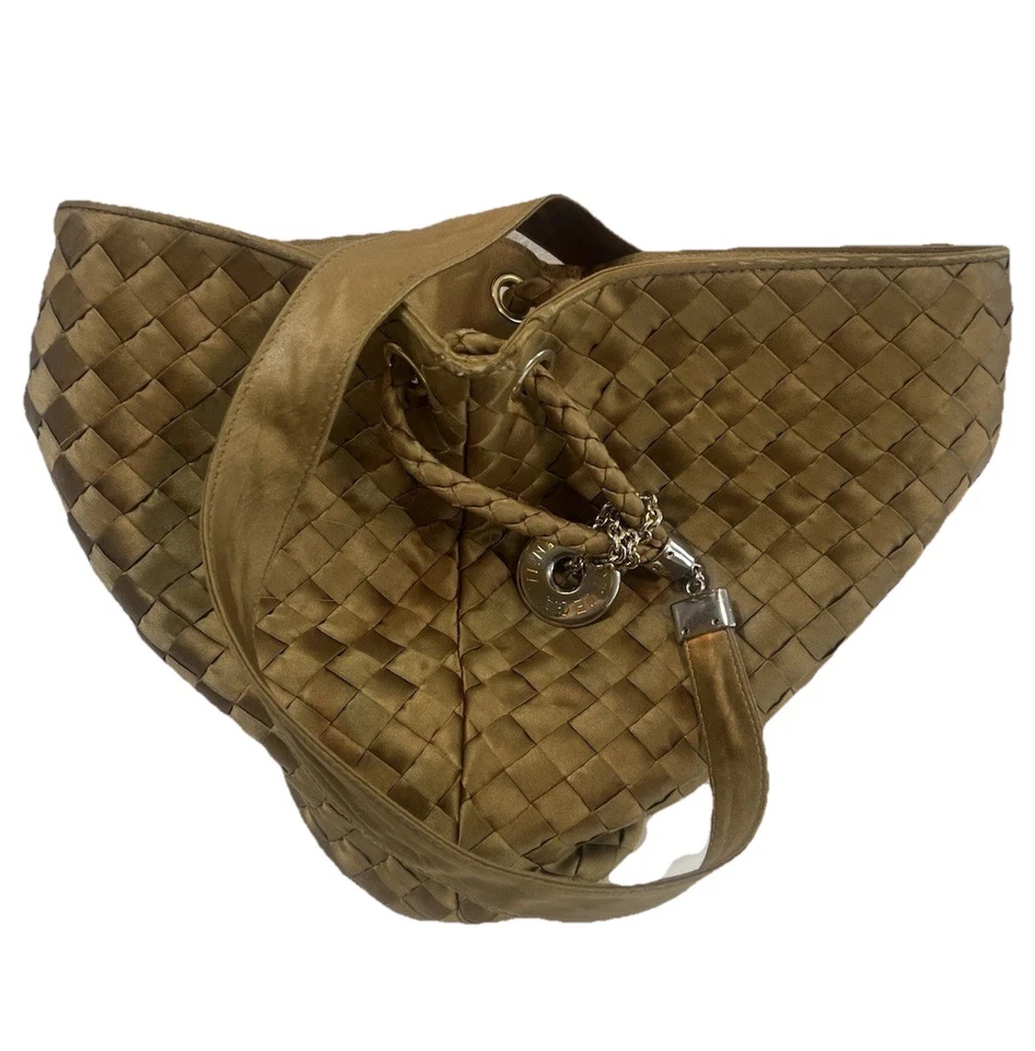 Bolso Hobo Bottega Veneta Bronce Tejido Satén Boho Bolso de Mano Dorado Logo Herrajes Dije Foto 1 de 4