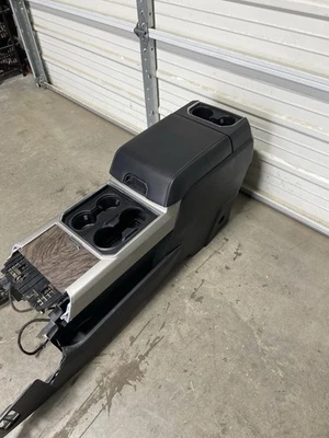 FORD F150 F250 F350 CONSOLA CENTRAL NEGRA 2015 2016 2017 2018 2019 2020 2021 Foto 1 de 4