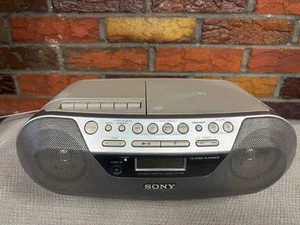 Sony CFD-S05 Boombox CD Radio Lettore Cassette Registratore Portatile - TESTATO - Foto 1 di 5