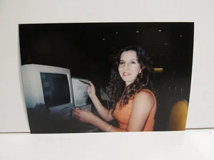 1980S VINTAGE FOUND PHOTOGRAPH COLOR PHOTO SEXY WHITE WOMAN COMPUTER NERD PIC - Picture 1 of 4