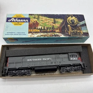 Athearn HO Southern Pacific U28C #7151 Powered Locomotive Blue Box - Picture 1 of 12