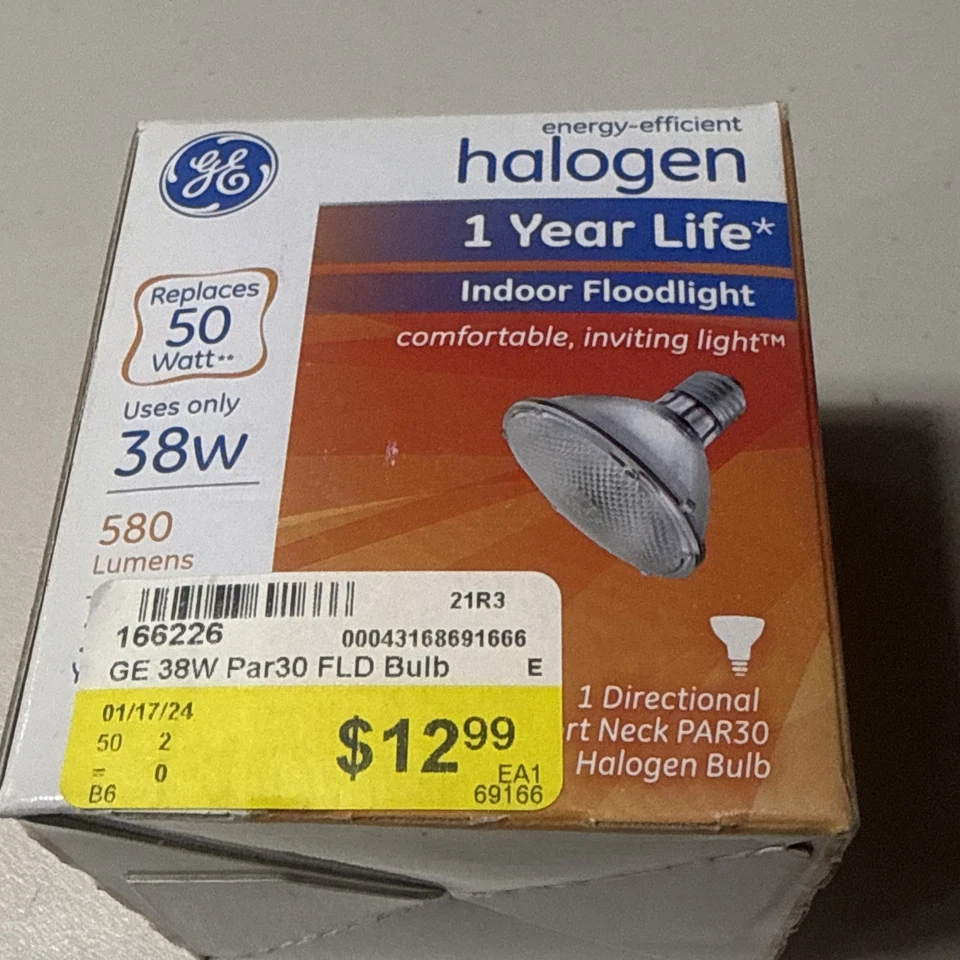 GE Energy-Efficient 38w Short Neck PAR30 Indoor Floodlight 580 Lumens - Image 1 of 2