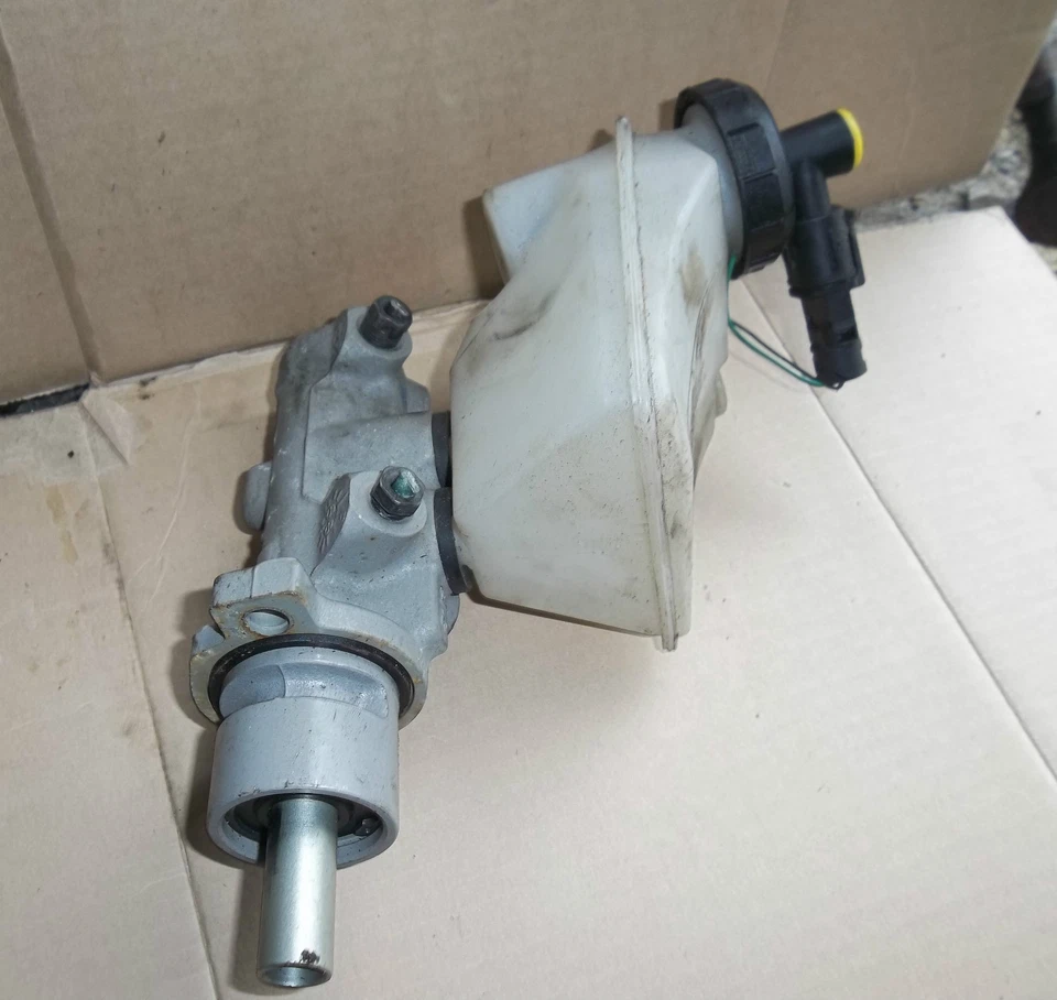 RENAULT CLIO 1999-2005 CAMPUS 2006-2009 2 TUBOS FRENO CILINDRO MAESTRO 210292.99 Foto 1 de 1