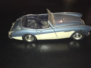 Ertl 1/18 Scale Diecast DC18924C - 1956 Austin Healey - Blue/Cream - Picture 1 of 8