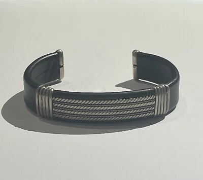 Brazalete de cuero ajustable de plata de ley Foto 1 de 4
