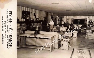 RPPC Flying E Ranch Wohnzimmer in Wickenburg Arizona Echtfoto Postkarte - Bild 1 von 5