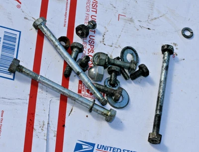 1964 YAMAHA TRAIL MASTER MJ2-T 50cc OEM ENGINE MOUNTING BOLTS   (SEE BELOW) - Imagem 1 de 2